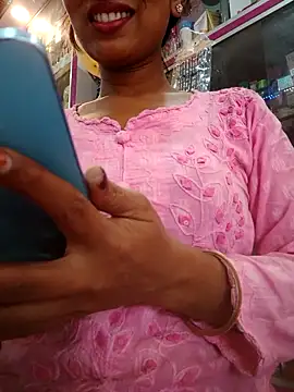 Snapshot of hotshreya69 chatting on 10.23.25 hotshreya69 online show from 10.23.25