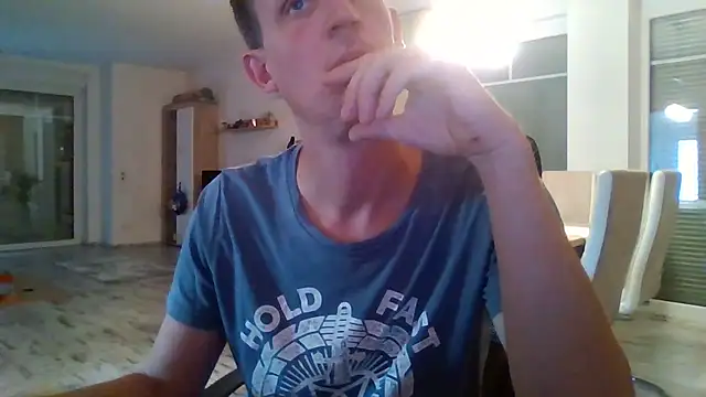 Snapshot of Trockenbau chatting on 07.18.26 Trockenbau online show from 07.18.26