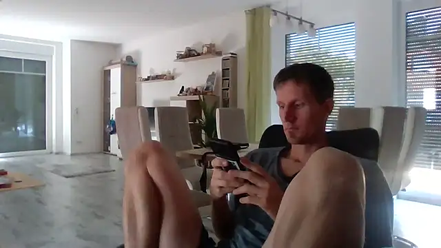 Snapshot of Trockenbau chatting on 07.24.26 Trockenbau online show from 07.24.26