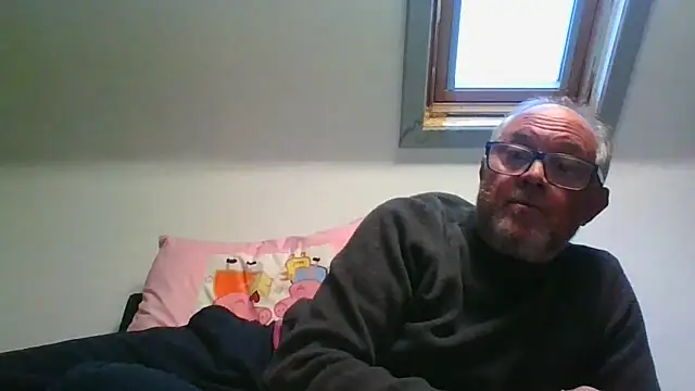Snapshot of naughtygrandad1 chatting on 05.01.26 naughtygrandad1 online show from 05.01.26