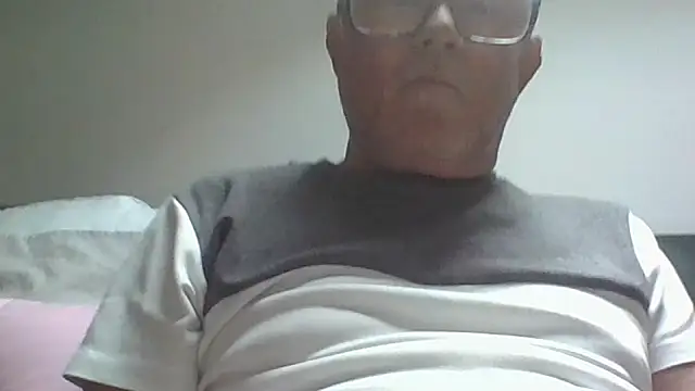 Snapshot of naughtygrandad1 chatting on 05.06.26 naughtygrandad1 online show from 05.06.26