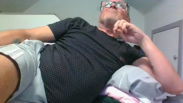 Snapshot of naughtygrandad1 chatting on 05.09.26 naughtygrandad1 online show from 05.09.26