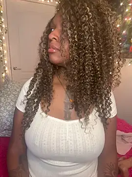 Snapshot of MistiSavannah chatting on 03.28.26 MistiSavannah online show from 03.28.26