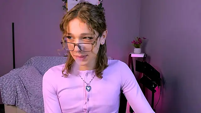 Snapshot of kevi_sunn chatting on 10.02.25 kevi sunn online show from 10.02.25