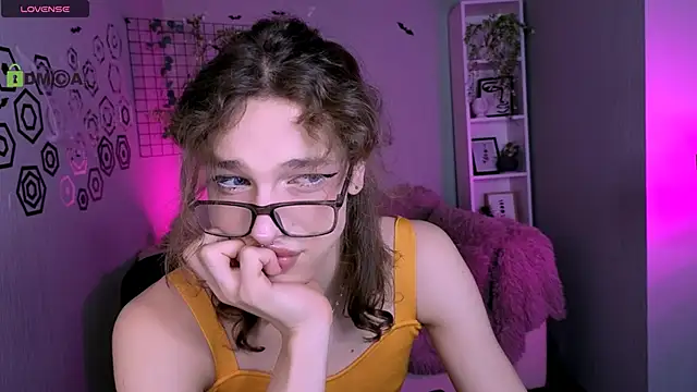 Snapshot of kevi_sunn chatting on 11.02.25 kevi sunn online show from 11.02.25