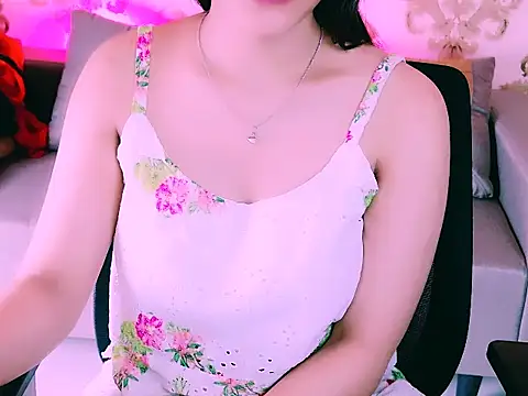 Snapshot of My_Rose chatting on 10.28.25 My Rose online show from 10.28.25