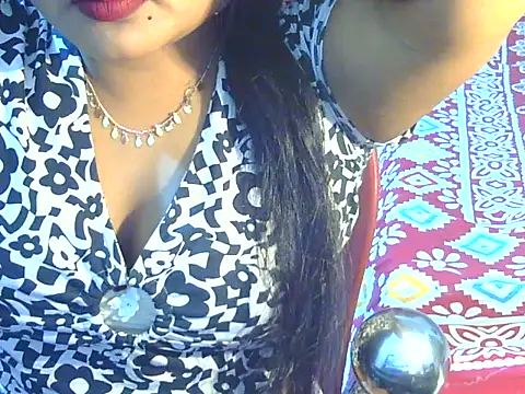 Snapshot of Nusrat_Faria07 chatting on 10.27.25 Nusrat Faria07 online show from 10.27.25