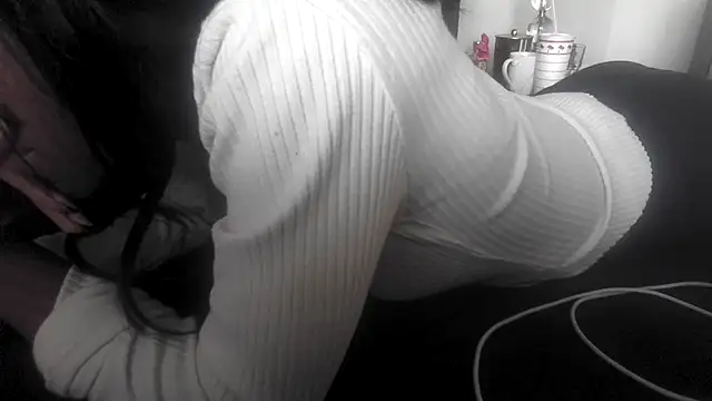 Marlowlovee online show from 10.29.25