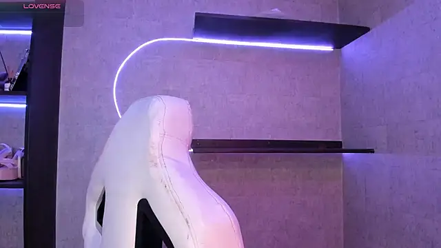 Snapshot of RenataLeclair chatting on 10.08.25 RenataLeclair online show from 10.08.25