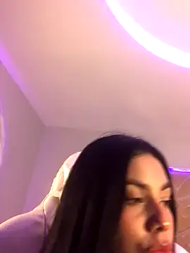 Snapshot of RenataLeclair chatting on 10.23.25 RenataLeclair online show from 10.23.25