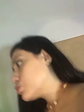 Snapshot of RenataLeclair chatting on 11.03.25 RenataLeclair online show from 11.03.25