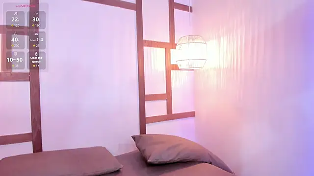 Snapshot of RenataLeclair chatting on 11.11.25 RenataLeclair online show from 11.11.25