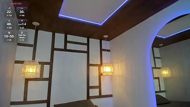 Snapshot of RenataLeclair chatting on 11.12.25 RenataLeclair online show from 11.12.25