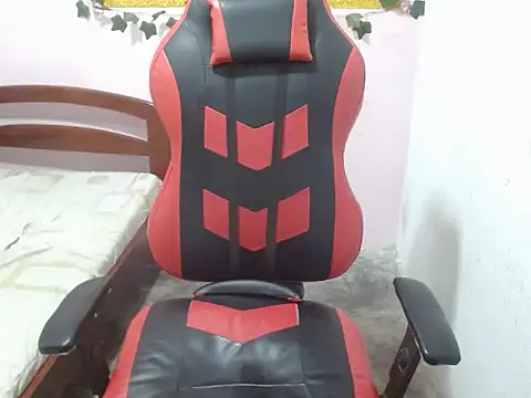 Paola 2105 online show from 10.30.25