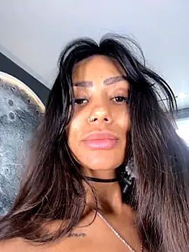 Sarajames online show from 11.15.25