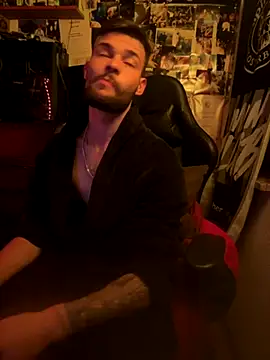 Snapshot of Mexxwell69 chatting on 10.15.25 Mexxwell69 online show from 10.15.25