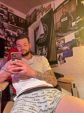 Snapshot of Mexxwell69 chatting on 11.01.25 Mexxwell69 online show from 11.01.25