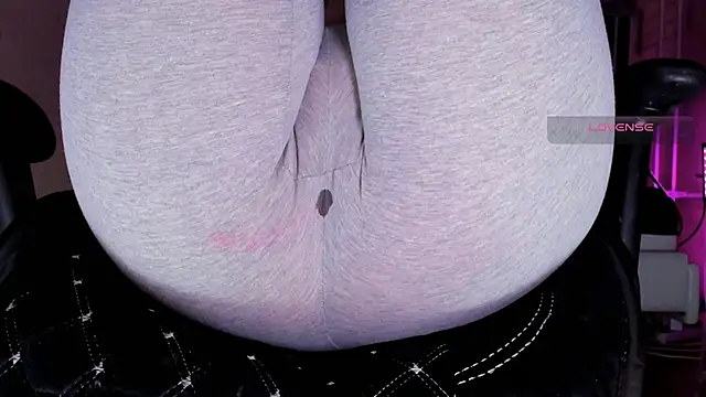 Snapshot of Cameltoe_squirt_inPants chatting on 10.18.25 Cameltoe squirt inPants online show from 10.18.25