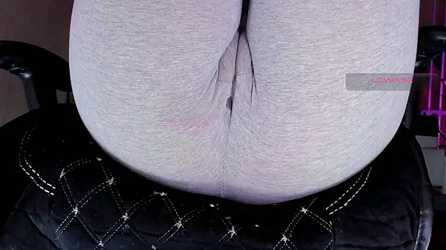 Snapshot of Cameltoe_squirt_inPants chatting on 10.20.25 Cameltoe squirt inPants online show from 10.20.25