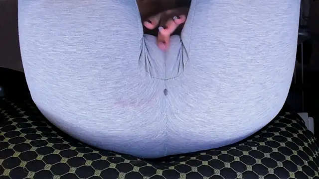 Cameltoe squirt inPants online show from 12.04.25