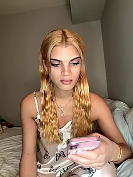 AriDaBratzDoll online show from 09.26.25