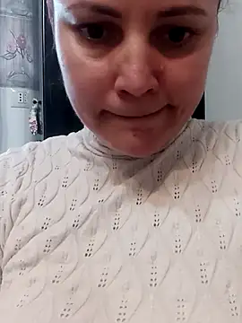 Cassandrina1 online show from 10.17.25