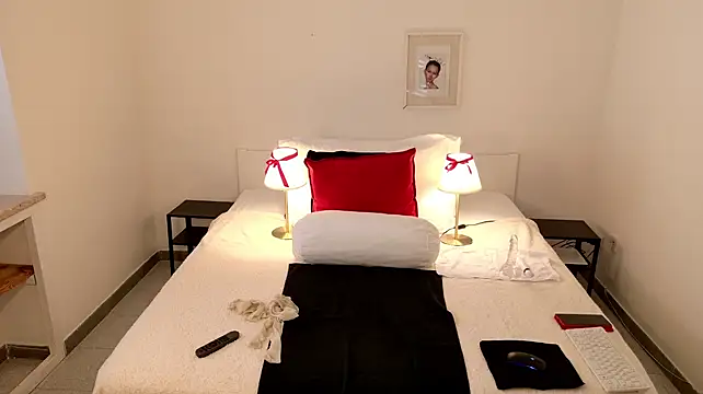 DaisyDea online show from 10.10.25