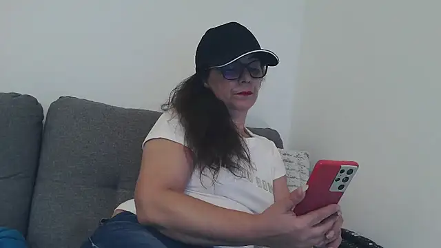 Snapshot of JIAA-WOO chatting on 09.14.25 JIAA-WOO online show from 09.14.25