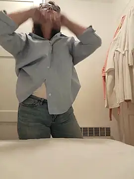 Snapshot of JIAA-WOO chatting on 10.22.25 JIAA-WOO online show from 10.22.25