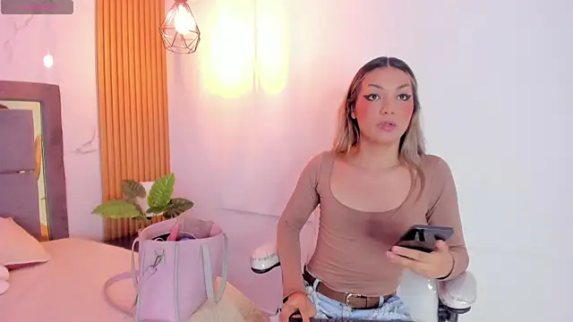 Doll Isa  online show from 04.04.26