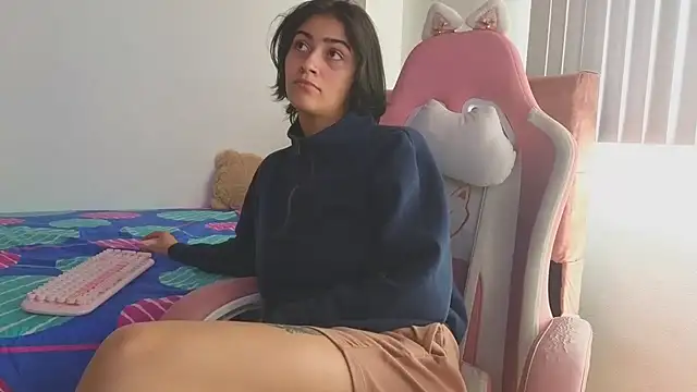 Snapshot of Crystal_Star_ chatting on 11.03.25 Crystal Star online show from 11.03.25