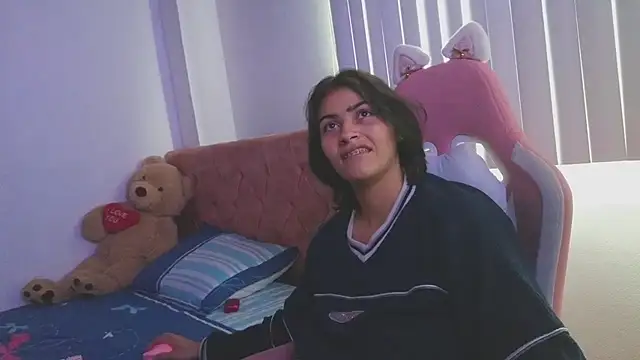 Snapshot of Crystal_Star_ chatting on 11.06.25 Crystal Star online show from 11.06.25