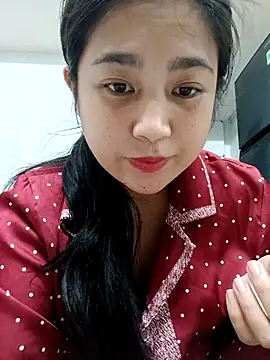 Snapshot of Minn-cute chatting on 10.04.25 Minn-cute online show from 10.04.25