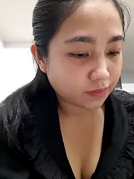 Snapshot of Minn-cute chatting on 11.03.25 Minn-cute online show from 11.03.25