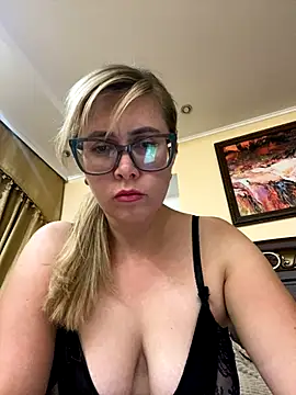 Crystal00Girl online show from 09.13.25