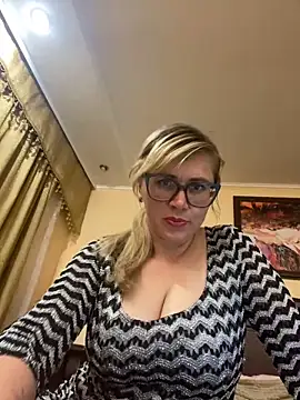 Crystal00Girl online show from 09.30.25