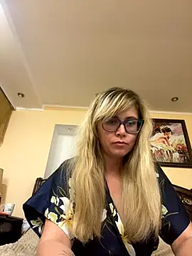 Crystal00Girl online show from 10.15.25