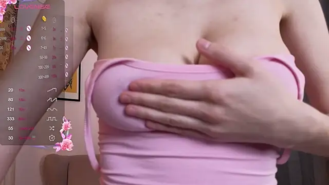 Snapshot of Sonia_Jones chatting on 10.15.25 Sonia Jones online show from 10.15.25