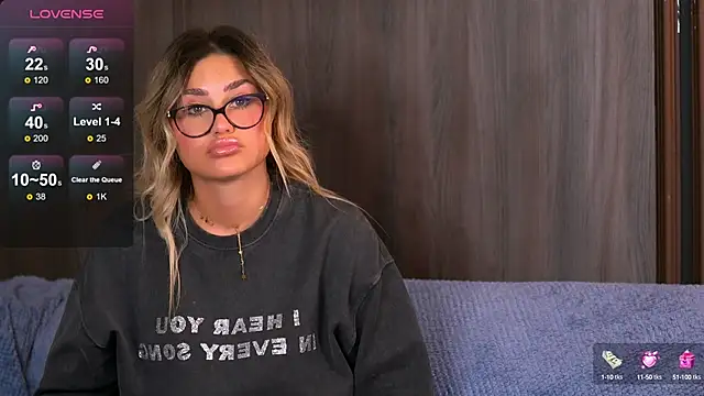 Snapshot of KayaAzur chatting on 10.07.25 KayaAzur online show from 10.07.25