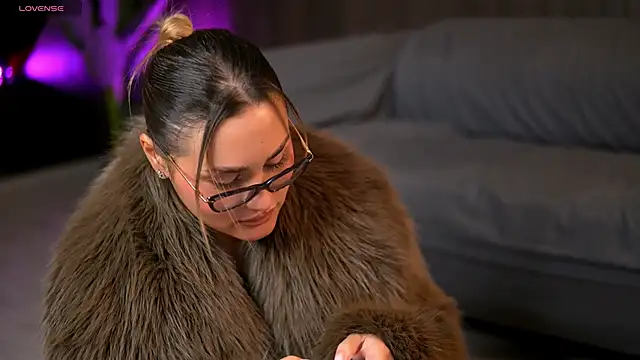 Snapshot of KayaAzur chatting on 10.16.25 KayaAzur online show from 10.16.25