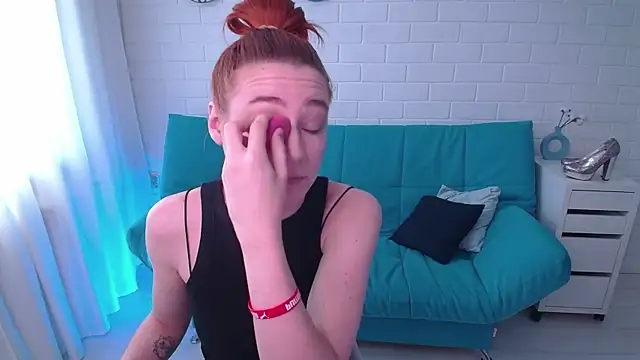 TinaCruyze online show from 09.14.25