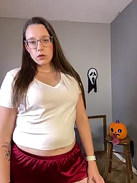 Snapshot of Mommasaurrex chatting on 10.14.25 Mommasaurrex online show from 10.14.25