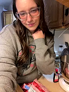 Snapshot of Mommasaurrex chatting on 10.30.25 Mommasaurrex online show from 10.30.25