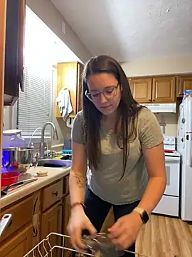 Snapshot of Mommasaurrex chatting on 11.10.25 Mommasaurrex online show from 11.10.25