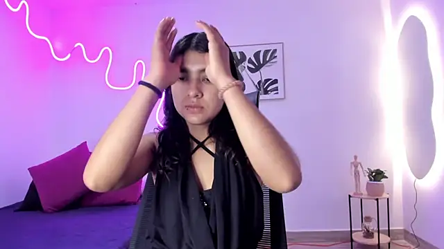 Snapshot of Cherrydollxx chatting on 09.19.25 Cherrydollxx online show from 09.19.25