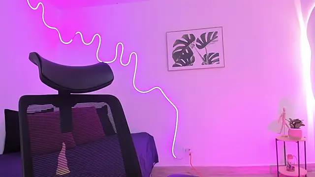 Snapshot of Cherrydollxx chatting on 09.21.25 Cherrydollxx online show from 09.21.25