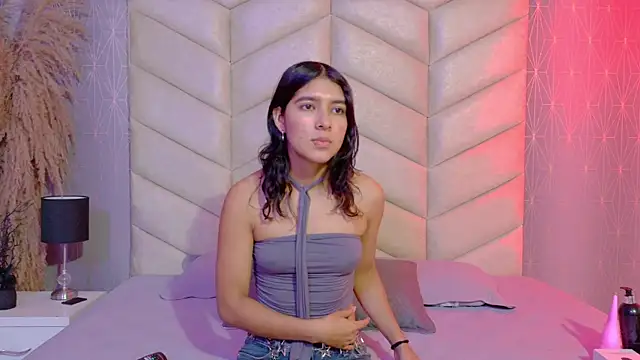 Snapshot of Cherrydollxx chatting on 09.30.25 Cherrydollxx online show from 09.30.25