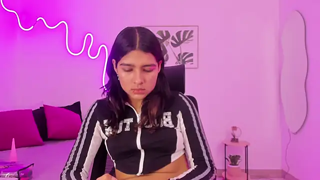 Snapshot of Cherrydollxx chatting on 10.04.25 Cherrydollxx online show from 10.04.25