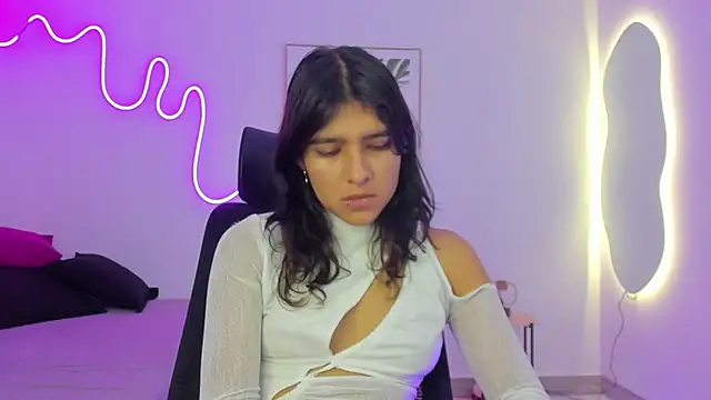 Snapshot of Cherrydollxx chatting on 10.05.25 Cherrydollxx online show from 10.05.25