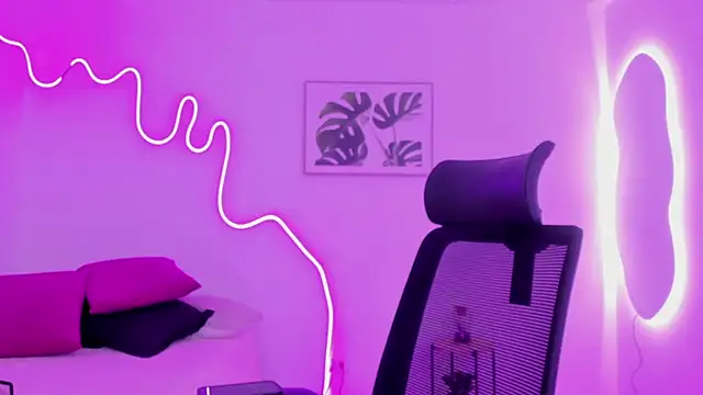 Snapshot of Cherrydollxx chatting on 10.07.25 Cherrydollxx online show from 10.07.25